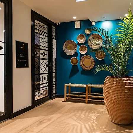 Laz' Urbain Hotel